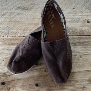 TOMS size 8.5